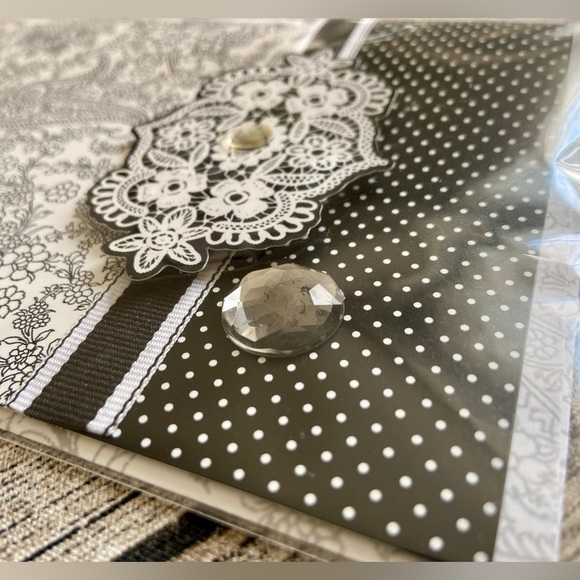 NWT! Lot of 4 greeting cards. Assorted designs. New in packaging. - Picture 3 of 10